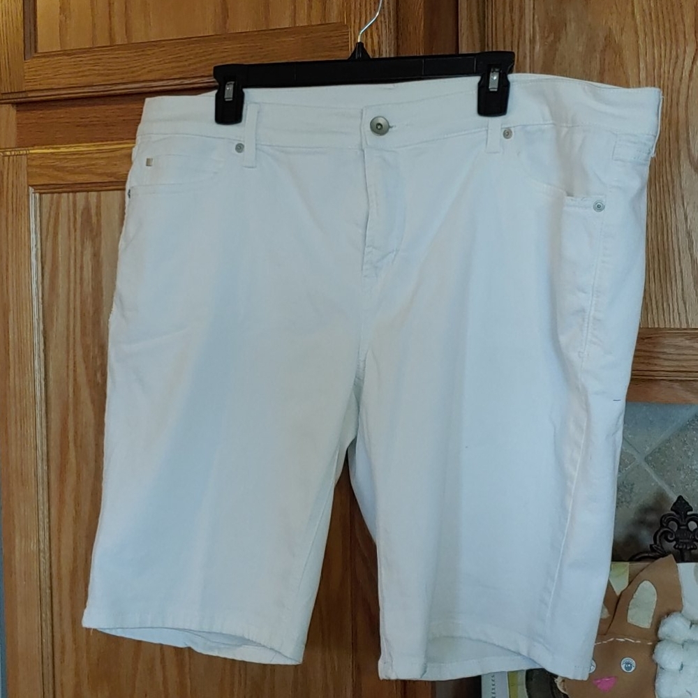 Never Worn- plus size white Bermuda shorts